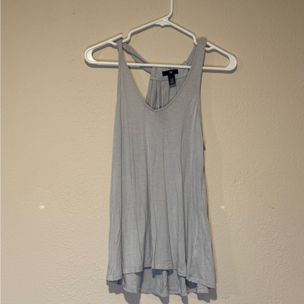 GAP Factory Silver Top with Modern Elegance